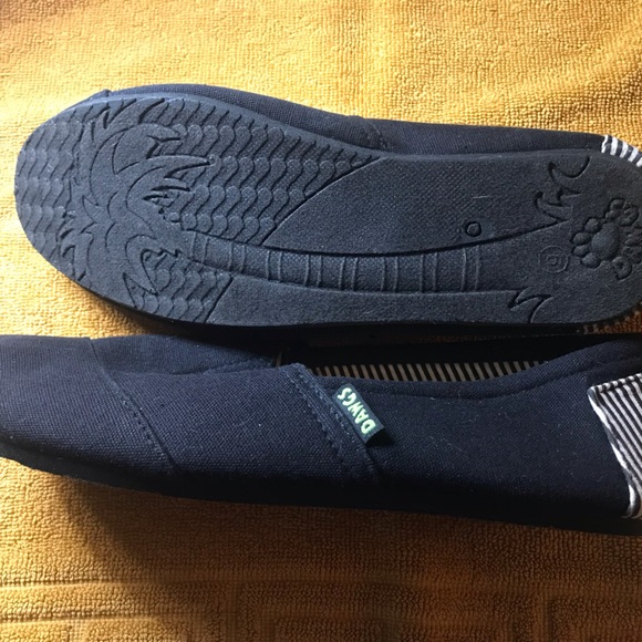 DAWGS. Black Canvas Kaymann Flats - Picture 3 of 3